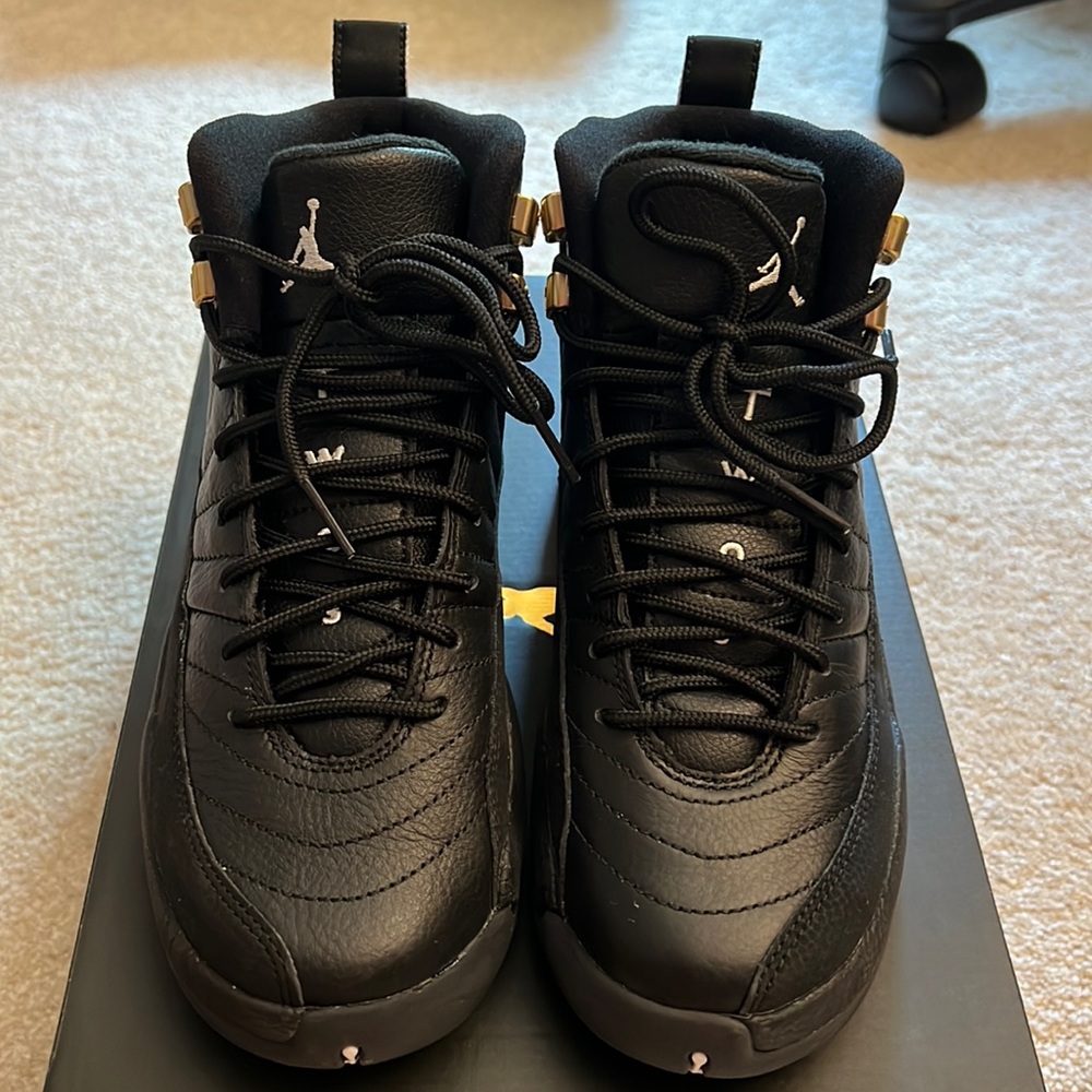 Excellent condition Jordan Retro 12 Master. Size 4Y/woman5.5